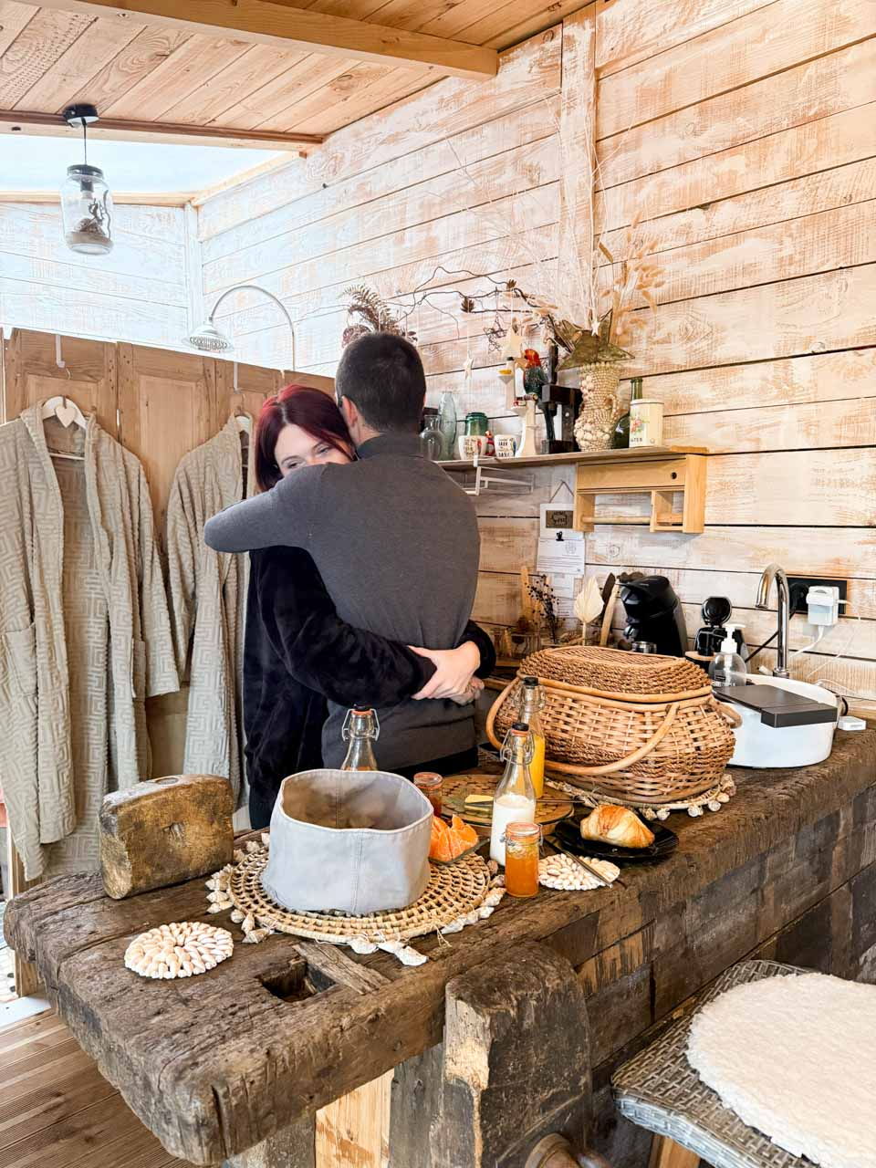 cabane sand petit déjeuner couple