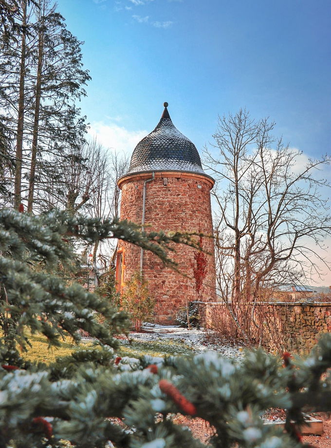 Tour Lodge Stone