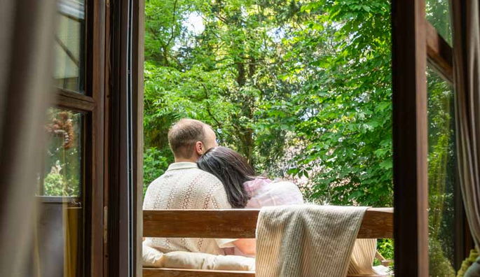 cabane glass terasse couple romantique